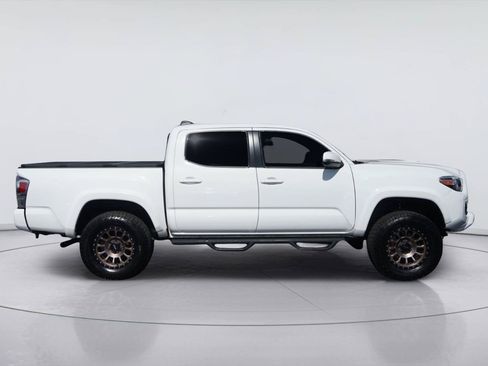 Used 2022 Toyota Tacoma TRD Sport w/ Technology Package RWD image 5
