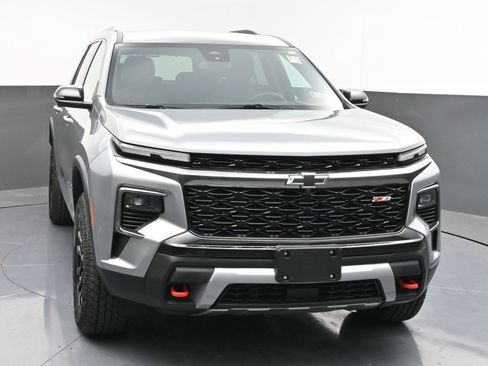 Used 2024 Chevrolet Traverse Z71 AWD/4WD image 2