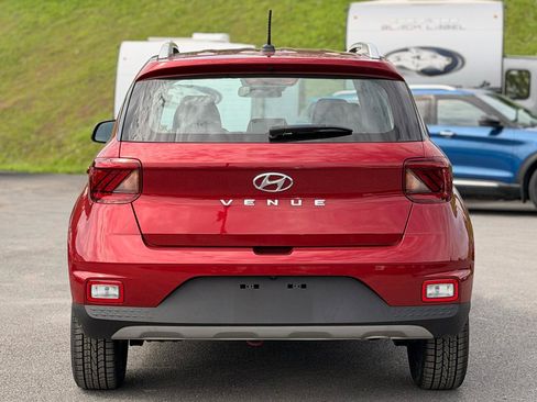 Used 2023 Hyundai Venue Limited FWD image 6