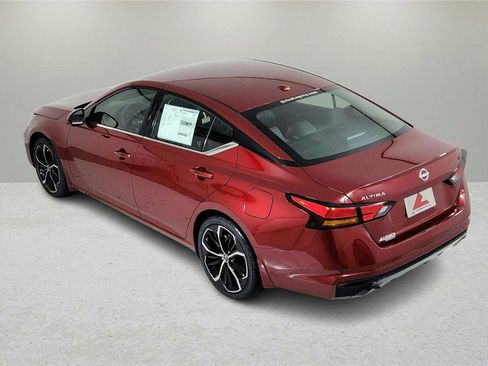 Used 2024 Nissan Altima 2.5 SR FWD image 15