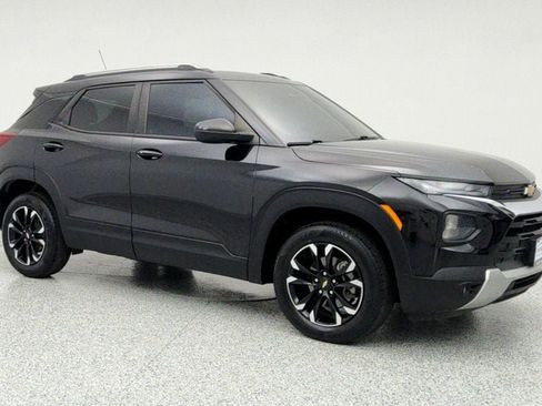 Used 2021 Chevrolet TrailBlazer LT w/ Driver Confidence Package image 3