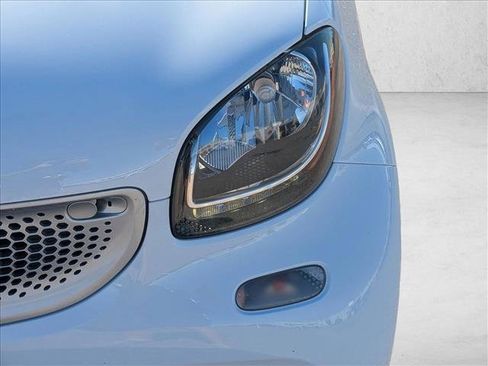 Used 2016 smart fortwo pure image 9