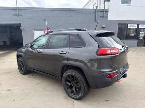 Used 2017 Jeep Cherokee Trailhawk w/ Cold Weather Group AWD/4WD image 5