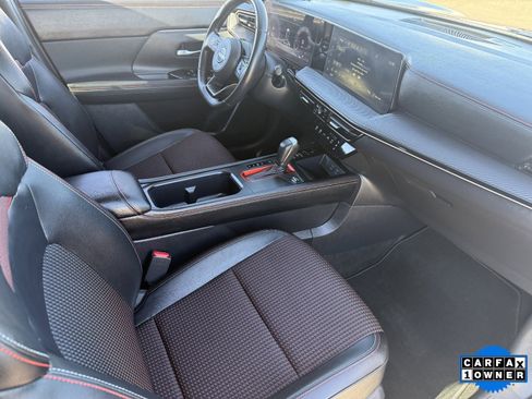 Certified 2025 Nissan Kicks SR image 13