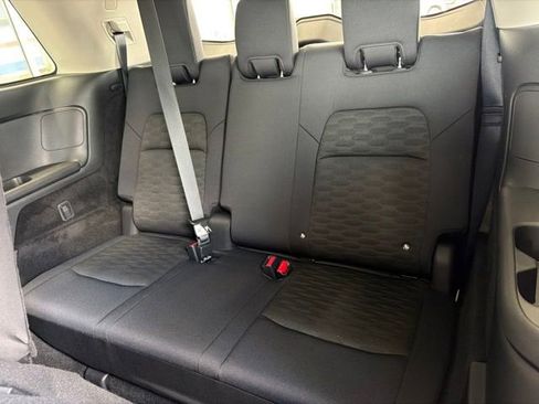 Used 2025 Nissan Pathfinder SV AWD/4WD image 15