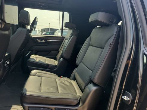 Used 2023 GMC Yukon XL Denali w/ Denali Reserve Package AWD/4WD image 12