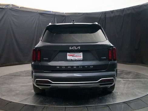 Used 2022 Kia Sorento S image 11
