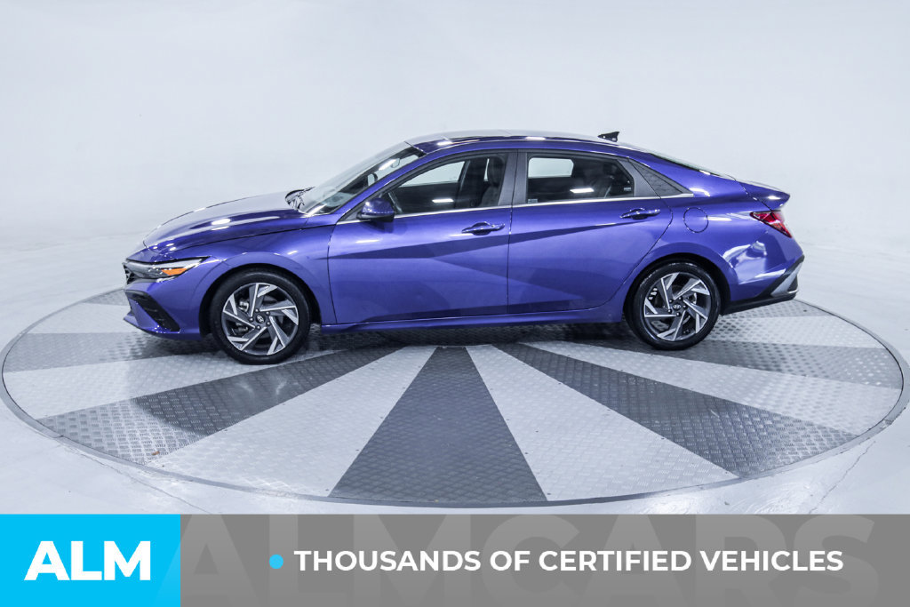Used 2025 Hyundai Elantra SEL FWD image 4