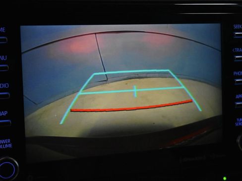 Used 2021 Toyota Highlander XLE image 11