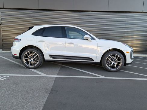 Certified 2025 Porsche Macan image 8