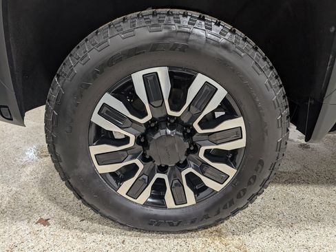 Used 2024 GMC Sierra 3500 Denali Ultimate AWD/4WD image 12