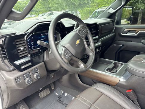 Used 2024 Chevrolet Silverado 2500 High Country w/ High Country Premium Package AWD/4WD image 19