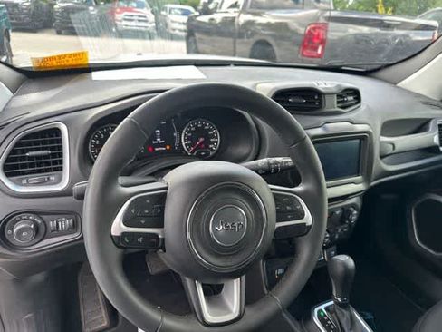 Used 2018 Jeep Renegade Latitude AWD/4WD image 6