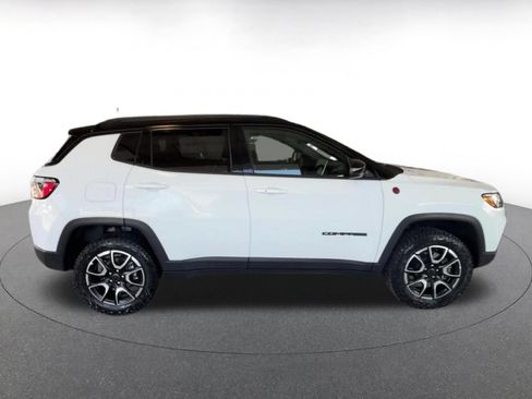 Used 2025 Jeep Compass Trailhawk AWD/4WD image 15