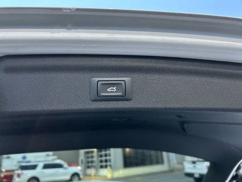 Used 2025 Audi Q3 2.0T Premium image 28