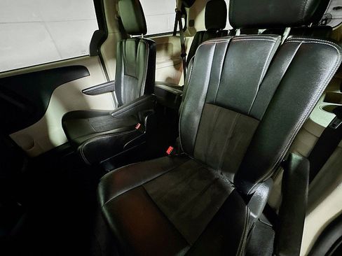 Used 2019 Dodge Grand Caravan SXT FWD image 20
