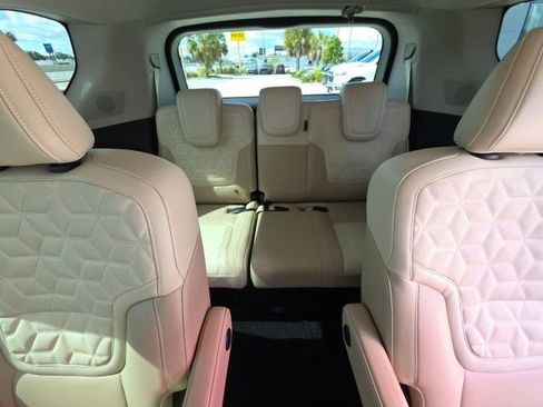 Used 2025 Nissan Armada Platinum Reserve RWD image 28