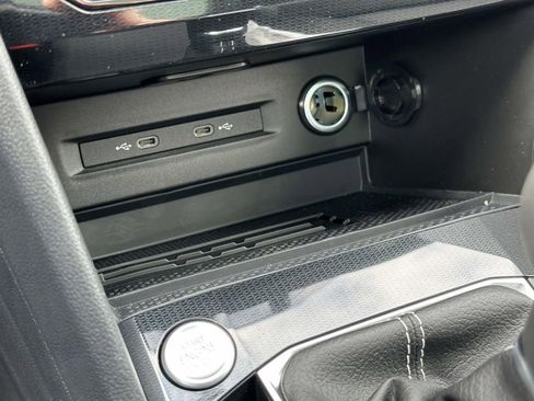 New 2025 Volkswagen Taos SE FWD image 23