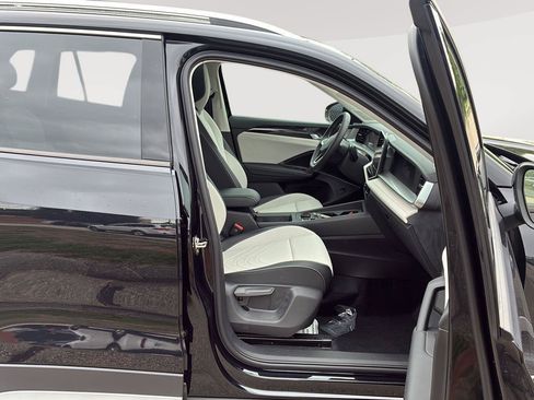 New 2026 Volkswagen Tiguan SE AWD/4WD image 12