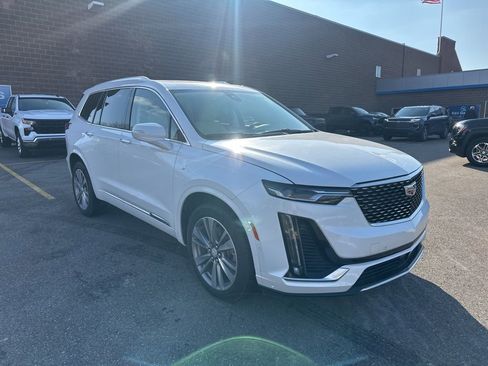 Used 2024 Cadillac XT6 Premium Luxury w/ Technology Package image 2