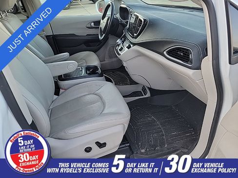 Used 2021 Chrysler Pacifica Touring-L w/ Premium & Safety Sphere Group AWD/4WD image 13
