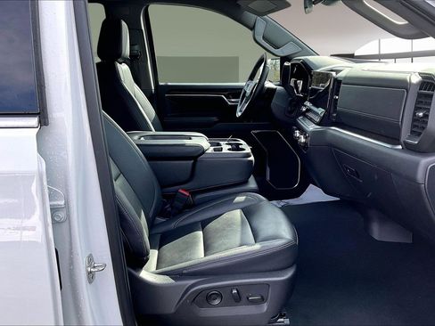 Used 2025 GMC Sierra 1500 SLT image 30