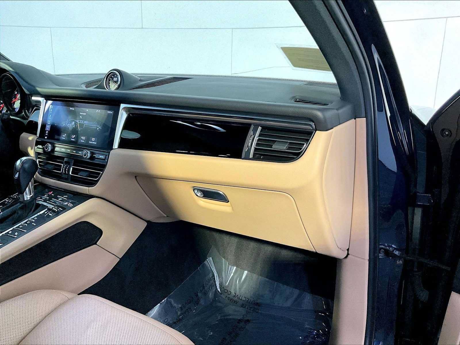 Certified 2021 Porsche Macan S w/ Premium Package Plus AWD/4WD image 22