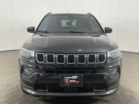 Used 2024 Jeep Compass Latitude w/ Sun and Sound Group AWD/4WD image 2