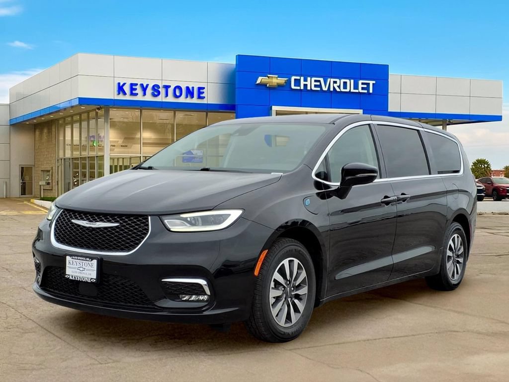 Used 2024 Chrysler Pacifica Limited FWD image 3