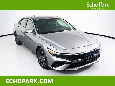 Used 2025 Hyundai Elantra SEL FWD image 1