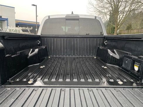 Used 2021 Toyota Tacoma TRD Off-Road w/ Technology Package image 5