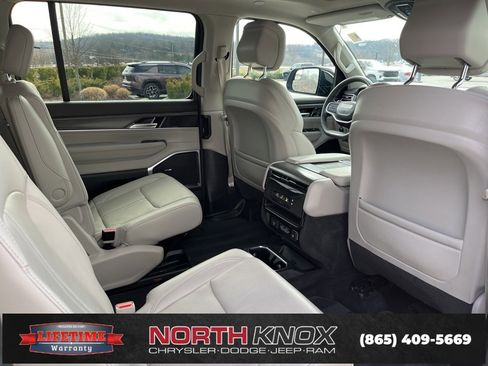 Used 2023 Jeep Wagoneer L Series II w/ Premium Group I image 28