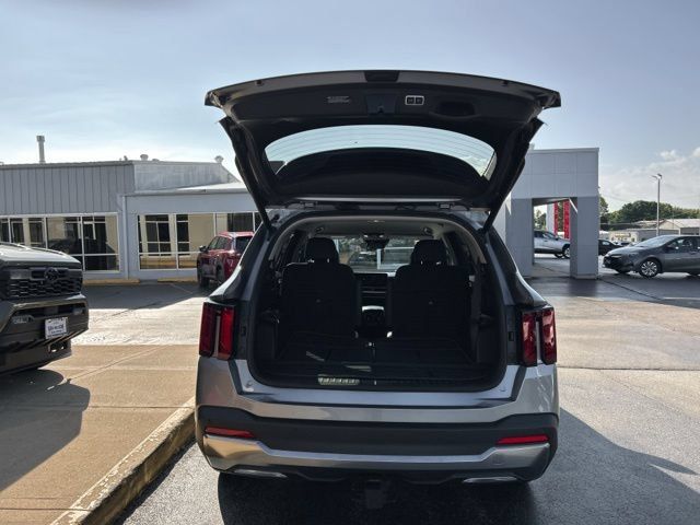Used 2025 Kia Sorento EX AWD/4WD image 11