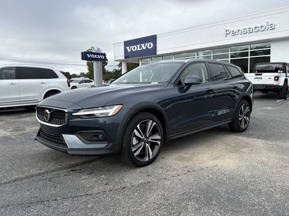 New 2026 Volvo V60 B5 Cross Country Plus w/ Protection Package Premier