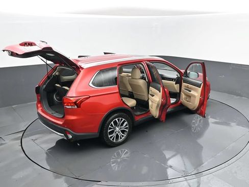 Used 2018 Mitsubishi Outlander GT AWD/4WD image 30