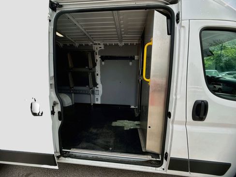 Used 2024 RAM ProMaster 2500 w/ Convenience Group FWD image 22