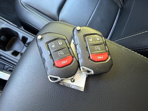 Used 2021 Jeep Gladiator Overland AWD/4WD image 28