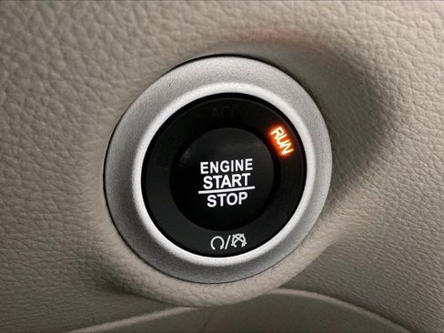 Used 2021 Chrysler Pacifica Touring-L w/ Uconnect Theater Family Group FWD image 37