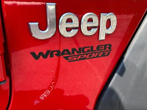 Used 2018 Jeep Wrangler Sport AWD/4WD image 25