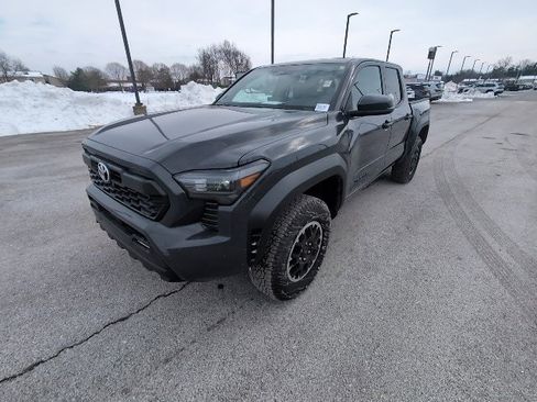 Used 2025 Toyota Tacoma TRD Off-Road image 9
