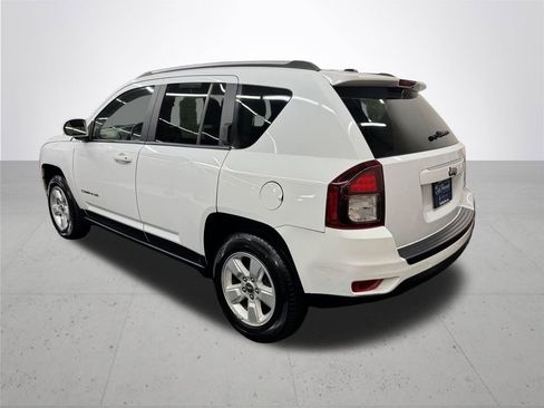 Used 2017 Jeep Compass Latitude FWD image 4