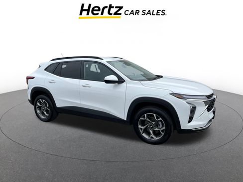 Used 2025 Chevrolet Trax LT image 1