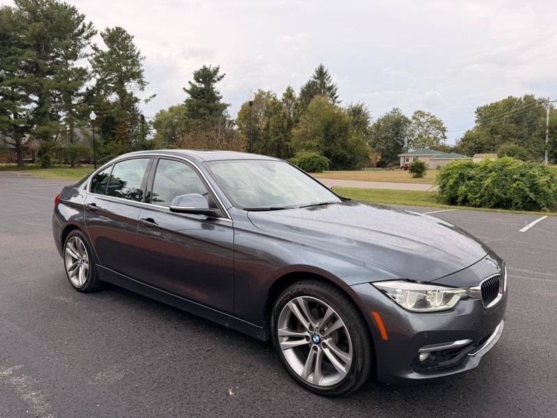 Used 2017 BMW 330i xDrive Sedan AWD/4WD image 4