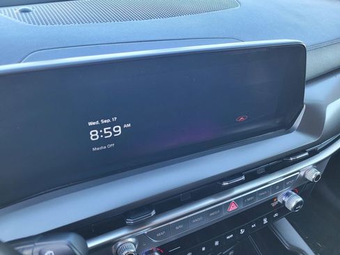 Used 2024 Kia Telluride LX image 11