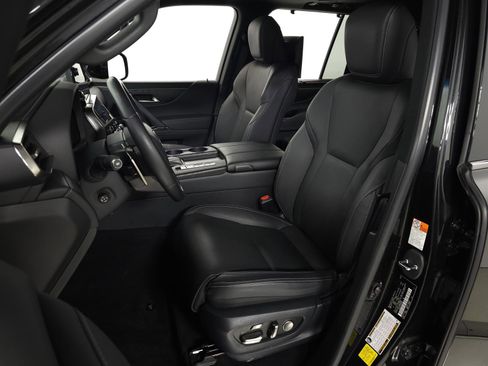 Used 2023 Lexus LX 600 4WD w/ Appearance Package image 17