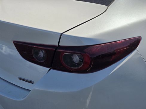 Used 2022 MAZDA MAZDA3 s FWD image 9