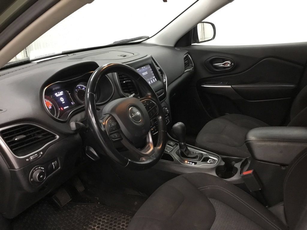Used 2019 Jeep Cherokee Latitude w/ Cold Weather Group FWD image 7