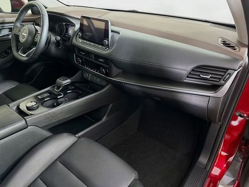 Used 2023 Nissan Rogue SV w/ SV Premium B Package image 33