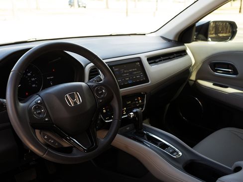 Used 2021 Honda HR-V EX-L image 16