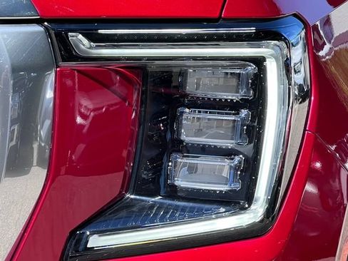 Used 2021 GMC Yukon Denali w/ Denali Premium Package AWD/4WD image 41